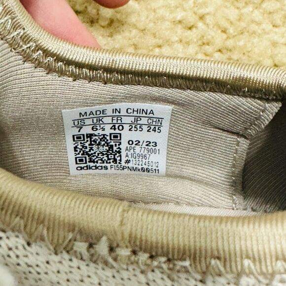 NWT Adidas Originals NMD R1 Big Kids Sneakers in Wonder Beige/White Sz 7 - Picture 13 of 16